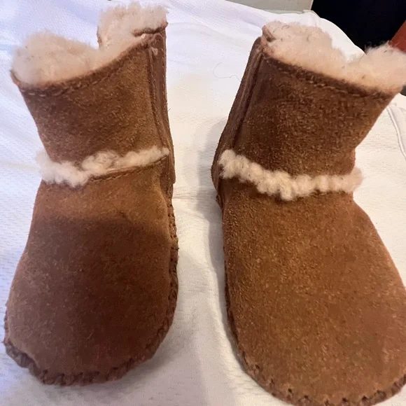 UGG Tan Shearling Baby Slippers NW/OT - Picture 2 of 10